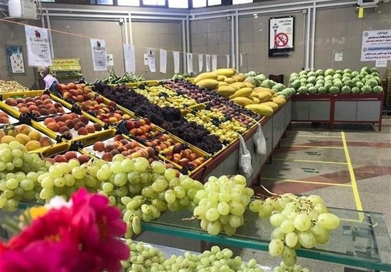 فروش میوه‌های پاییزه با قیمت‌های باورنکردنی در میدان مرکزی+ جدول قیمت