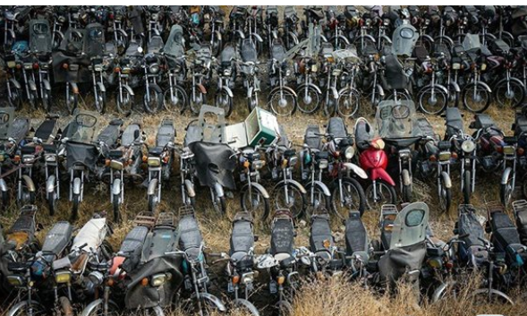 رسوب چند ساله موتورسیکلت ها در پارکینگ های تهران + تصاویر