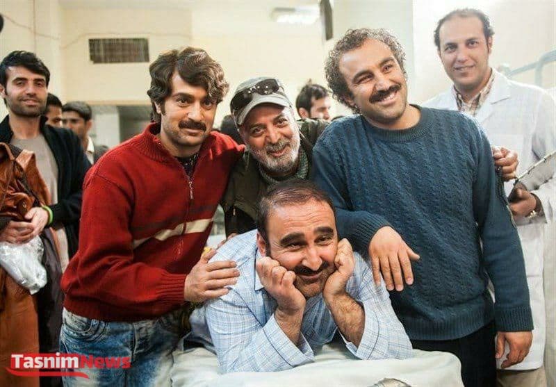 درخواست دستمزد ۵ میلیاردی برای بازی در پایتخت! چندی پیش خبر ساخت فصل هفتم سریال پایتخت رسانه‌ای شد و بعضی رسانه‌ها درخواست دستمزد ۵ میلیاردی «محسن تنابنده» یکی از بازیگران مهم این سریال را شرط حضور او برای فصل هفتم این مجموعه عنوان کرده‌اند.