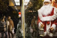 تب سلفی با بابانوئل ، چرا ایرانیان غیر مسیحی کریسمس را جشن می گیرند؟ با آغاز سال نو میلادی بسیاری از مسیحیان داخل و خارج کشور در حال تدارک جشن می باشند. در این ویدیو نظرات افرادی که مسیحی نیستند و کریسمس را جشن گرفته اند پرسیده شده است