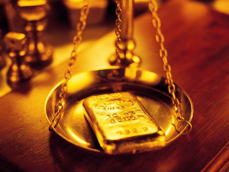 جنگ زرگری بانک‌های مرکزی برای فروش طلا