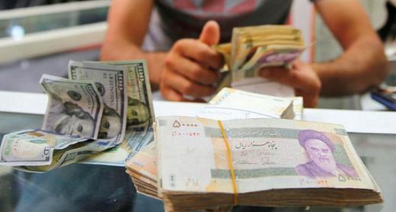 دلار امروز بار دیگر به کانال ۲۵ هزار تومان رسید. نرخ ارز پس از دو روز ریزش شدید در واکنش به اتفاقات اخیر در آمریکا (که مهمترین آن قبول شکست توسط ترامپ بود)، دیروز دوباره رشد کرد و امروز هم با رشد ۱۴۰ تومانی به ۲۵ هزار و ۶۰ تومان رسید. البته شاخص ارزی سقف ۲۵ هزار و ۱۵۰ تومان را هم امروز تجربه کرد.