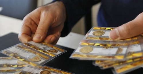 سکه و دلار در هفته جدید شیب نزولی و کاهشی را شروع کرده است. این در حالی بود که عدهای انتظار داشتند ارز و طلا به افزایش تحرکات در خلیج فارس واکنش صعودی نشان دهد