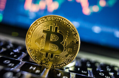 با شروع بحران بازار بورس از اواسط شهریور ماه و افت چشم گیر شاخص کل بسیاری از مردم برای جبران ضرر و زیان های خود به سمت بازارای موازی روی آورده اند. هم چنین مشاهده می کنیم که سرچ کلمه بیت کوین ، قیمت بیت کوین ، ارزهای دیجیتال از کلمه بورس سبقت گرفته است.