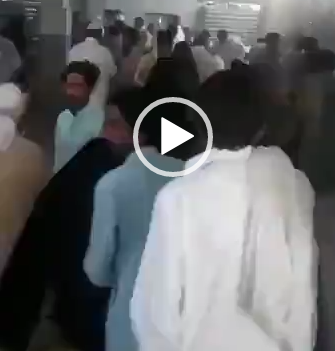 انتشار ویدئویی از هجوم مردم به یک مرغداری بازتاب زیادی در فضای مجازی پیدا کرده است. گفته شده که این اتفاق در نیک شهر واقع در استان سیستان و بلوچستان رخ داده است. روز‌های گذشته فیلم و عکس‌های متعددی از صف طولانی خرید مرغ در ایران منتشر شده بود.