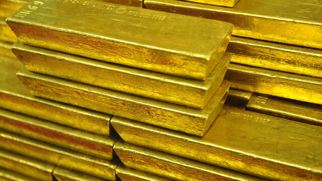 افزایش قیمت طلا در بازار های جهانی با عقب نشینی دلار