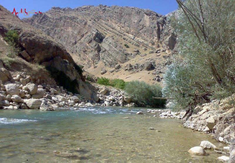 چشمه کوهرنگ یکی از زیباترین چشمه‌های استان چهارمحال و بختیاری