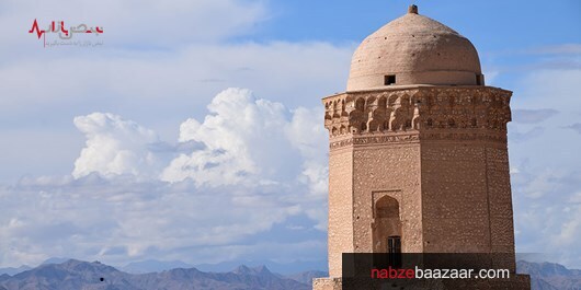 برج آرامگاهی زیبای گنبد علی ابر کوه در فلات مرکزی ایران