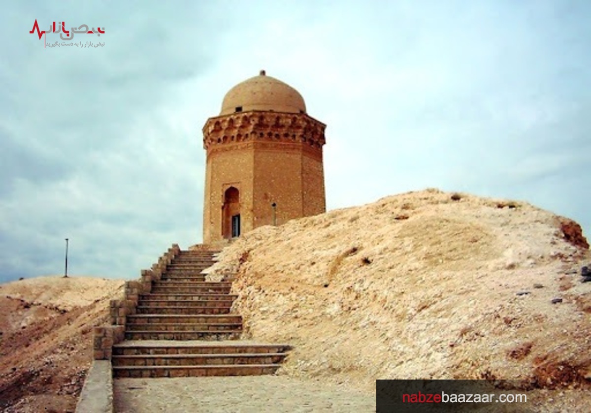 برج آرامگاهی گلی و زیبای گنبد علی ابر کوه در فلات مرکزی ایران