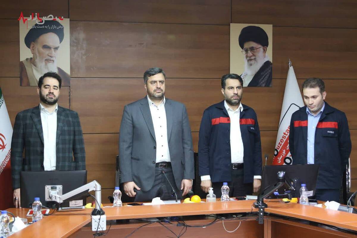 دکتر نادری مدیرعامل شرکت سرمایه‌گذاری صدر تأمین از شرکت فولاد اکسین خوزستان بازدید کرد