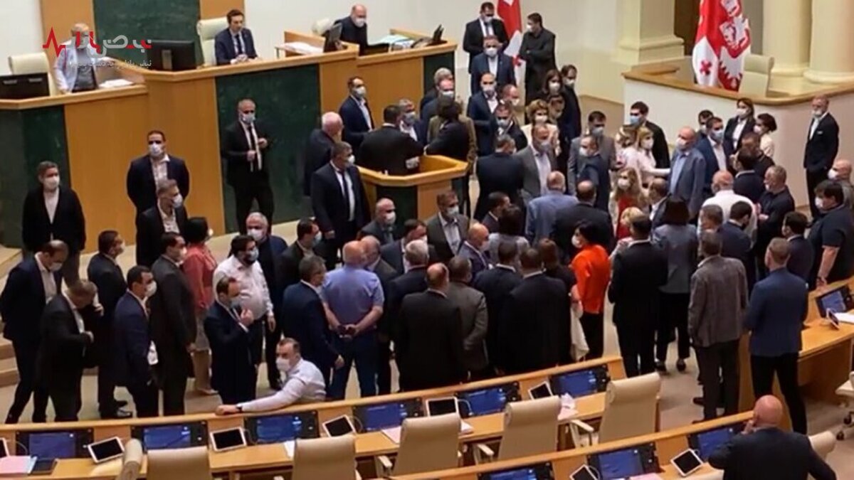 فیلم | کتک کاری در پارلمان گرجستان!