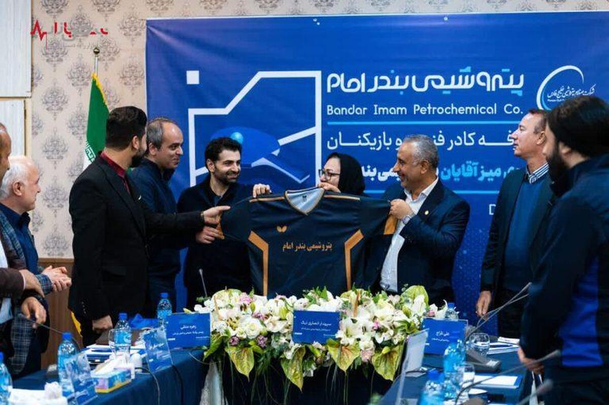 دکتر انصاری نیک در آئین معارفه کادرفنی و بازیکنان تیم تنیس روی میز