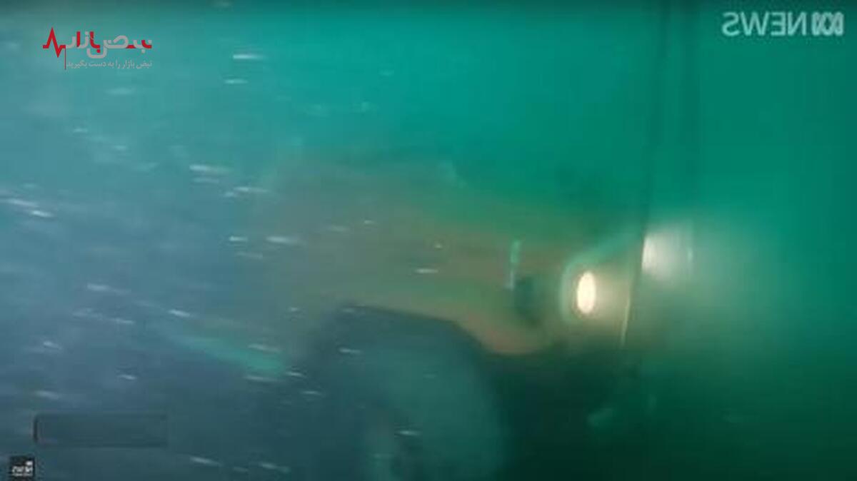 تویوتا لندکروزر رکورد زد؛ 12 ساعت رانندگی زیر آب