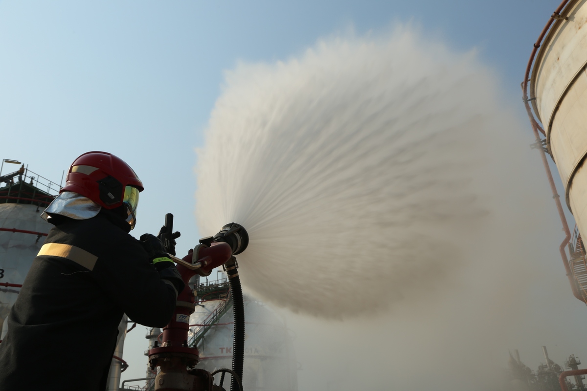 استفاده از تکنولوژی و نسل جدید تجهیزات اطفا حریق در پتروشیمی امیرکبیر