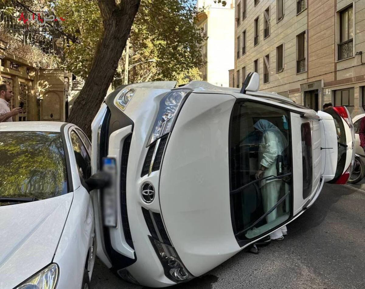 شوخی های توییتری از تصویر تصادف یک خودروی تویوتا و وضعیت عجیب راننده!