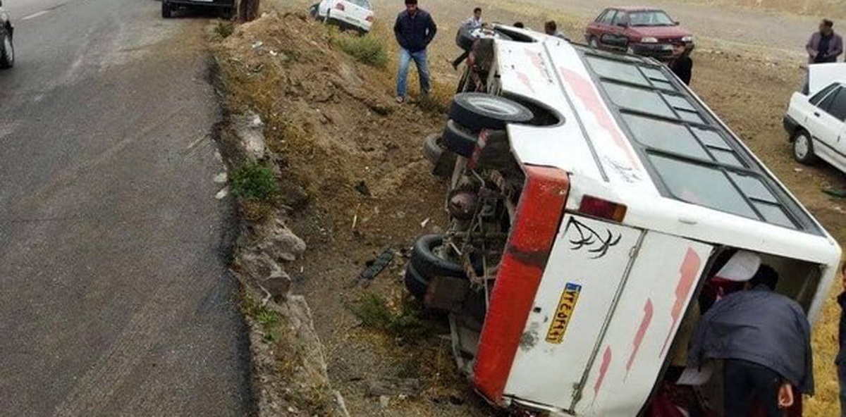 جزئیات حادثه مرگبار در سمنان/ واژگونی مینی‌بوس حامل کادر درمان بیمارستان مهدیشهر