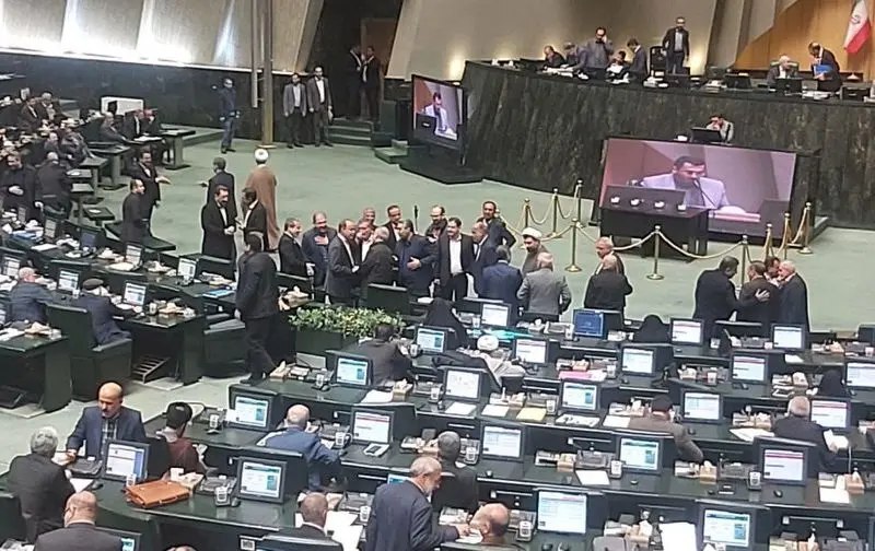 ببینید| حال و هوای مجلس در روز استیضاح همتی ببینید| حال و هوای مجلس در روز استیضاح همتی