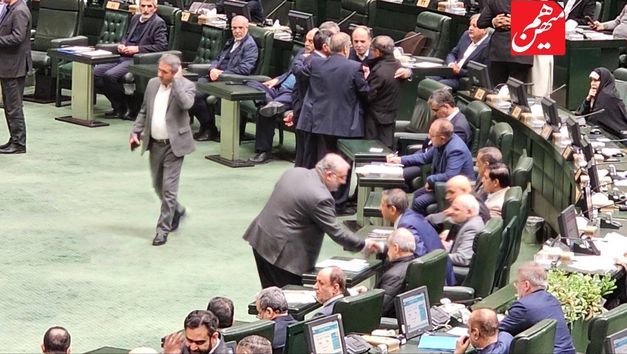 ببینید| حال و هوای مجلس در روز استیضاح همتی ببینید| حال و هوای مجلس در روز استیضاح همتی