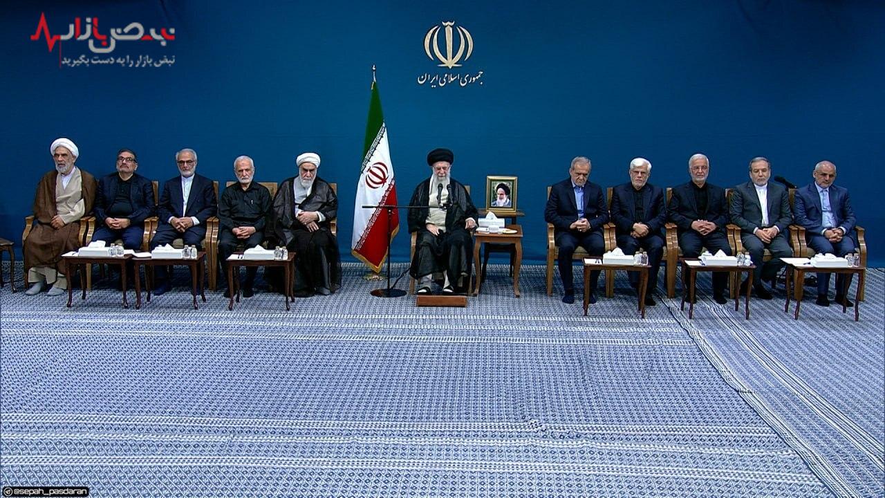 اولین دیدار رئیس جمهور و اعضای دولت چهاردهم با رهبر معظم انقلاب + عکس