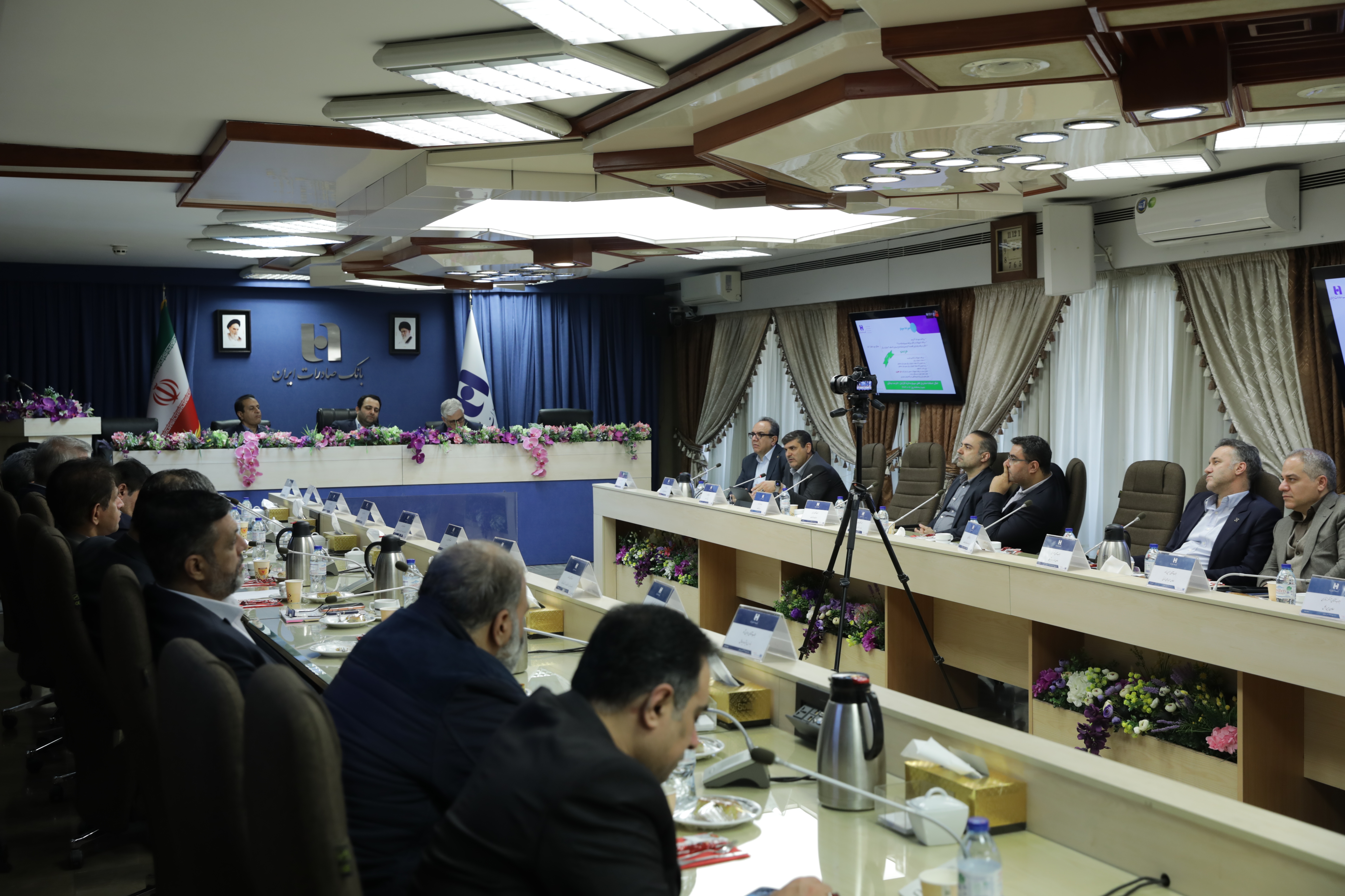 بانک صادرات ایران همه ظرفیت‌های خود را برای ثبات و آرامش اقتصاد کشور به کار گرفته است