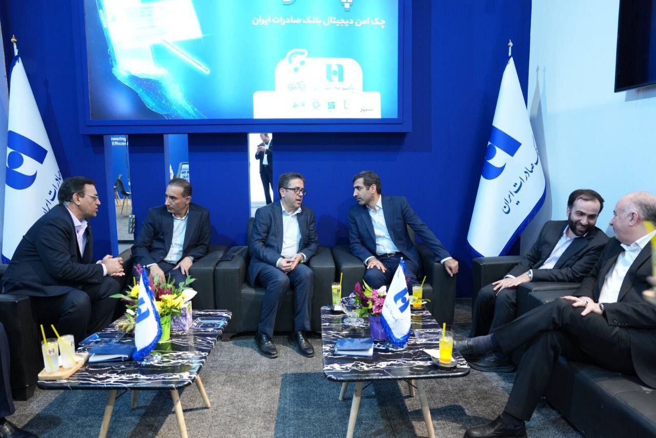 برای افزایش درآمد ارزی غیرنفتی؛ آماده تامین مالی پروژه‌های جدید پتروشیمی کشور هستیم