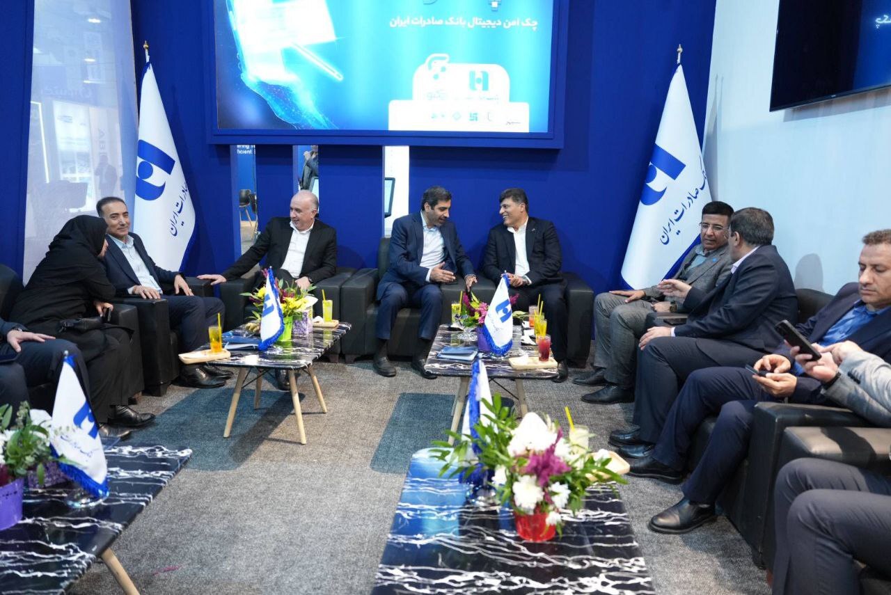 برای افزایش درآمد ارزی غیرنفتی؛ آماده تامین مالی پروژه‌های جدید پتروشیمی کشور هستیم