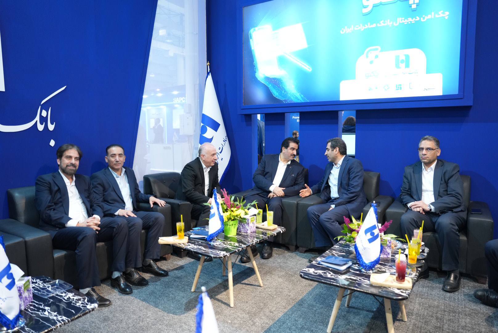 برای افزایش درآمد ارزی غیرنفتی؛ آماده تامین مالی پروژه‌های جدید پتروشیمی کشور هستیم