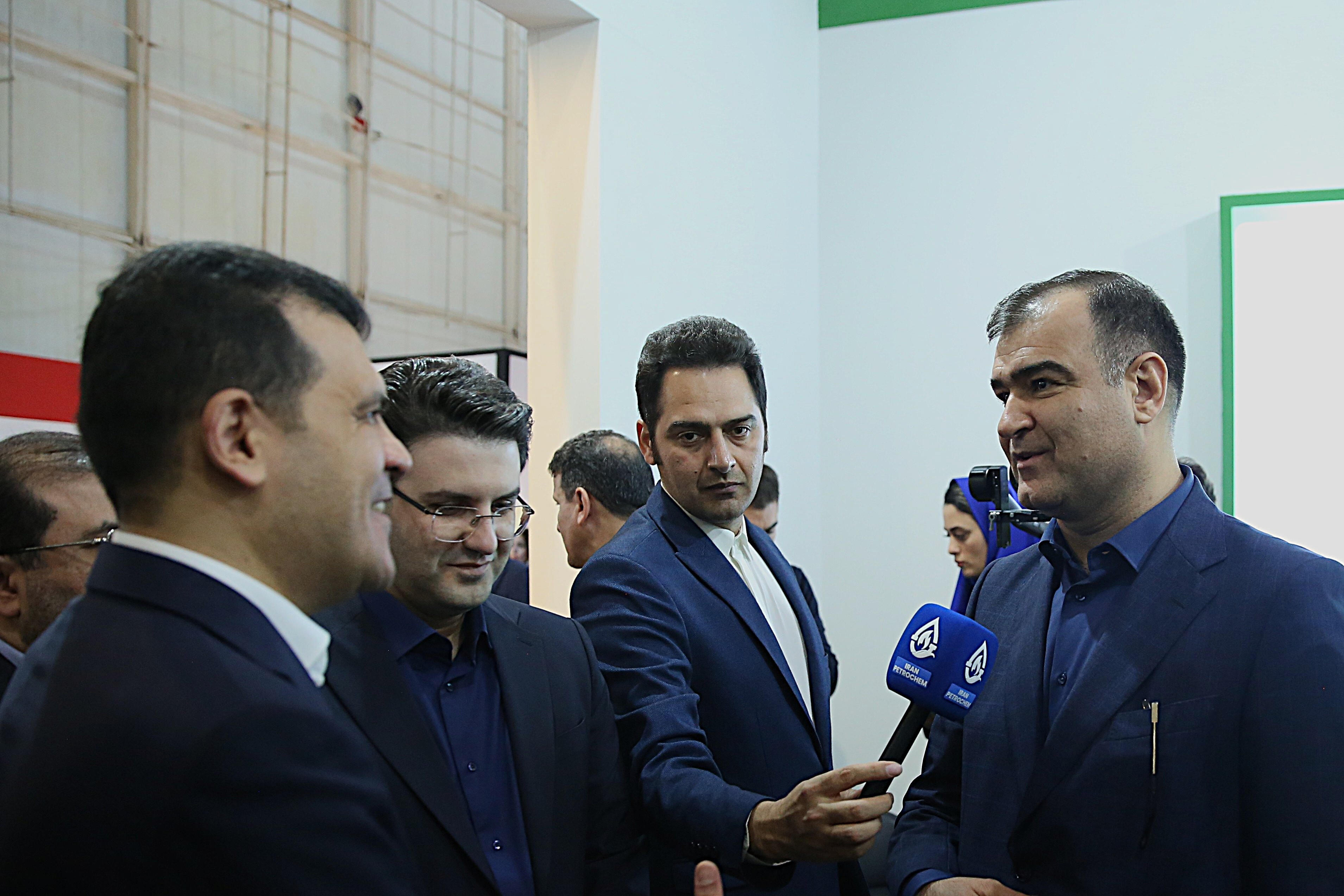 بازدید معاون علمی و فناوری رئیس جمهور از غرفه بیمه البرز در نمایشگاه پتروشیمی بازدید معاون علمی و فناوری رئیس جمهور از غرفه بیمه البرز در نمایشگاه پتروشیمی