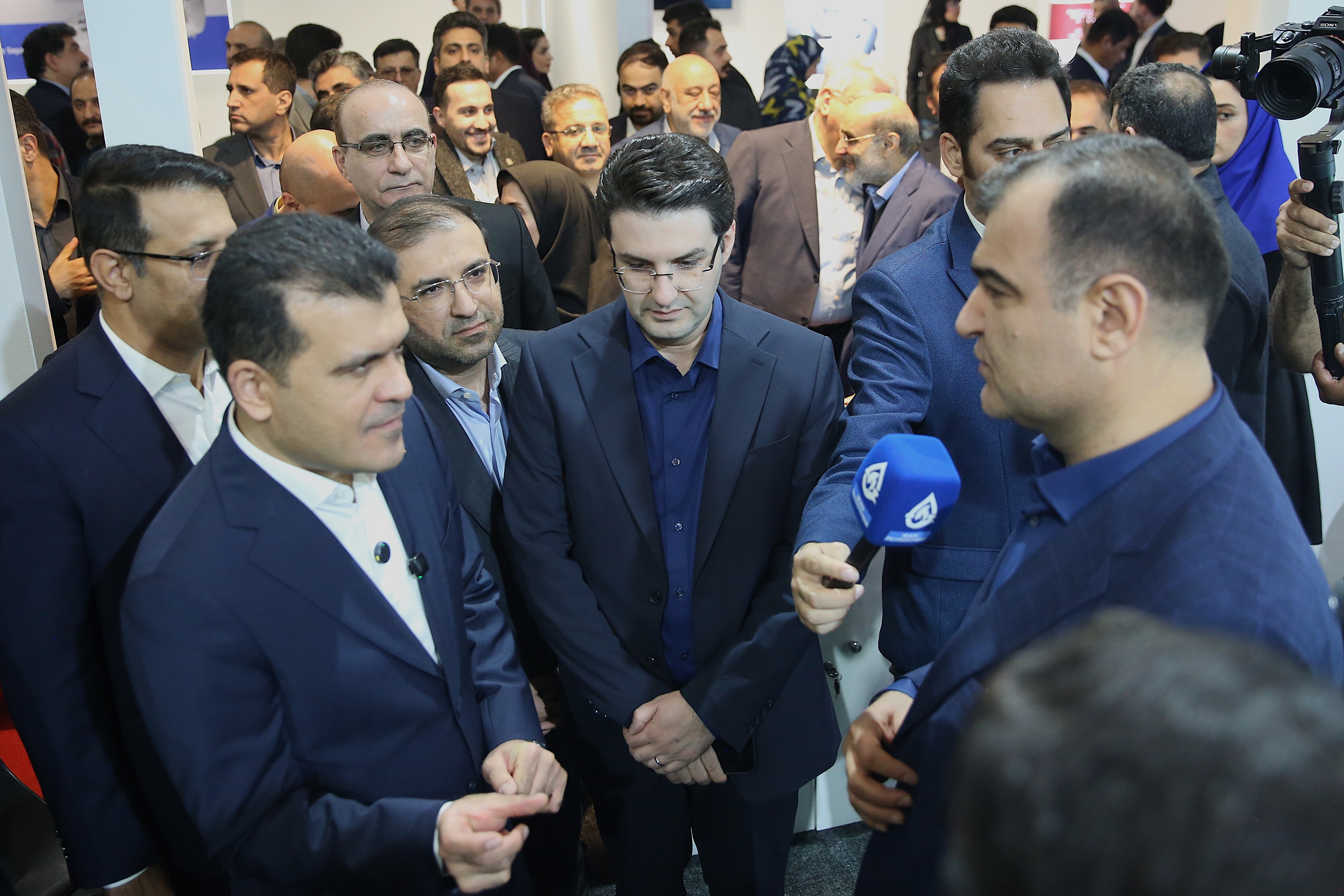 بازدید معاون علمی و فناوری رئیس جمهور از غرفه بیمه البرز در نمایشگاه پتروشیمی بازدید معاون علمی و فناوری رئیس جمهور از غرفه بیمه البرز در نمایشگاه پتروشیمی