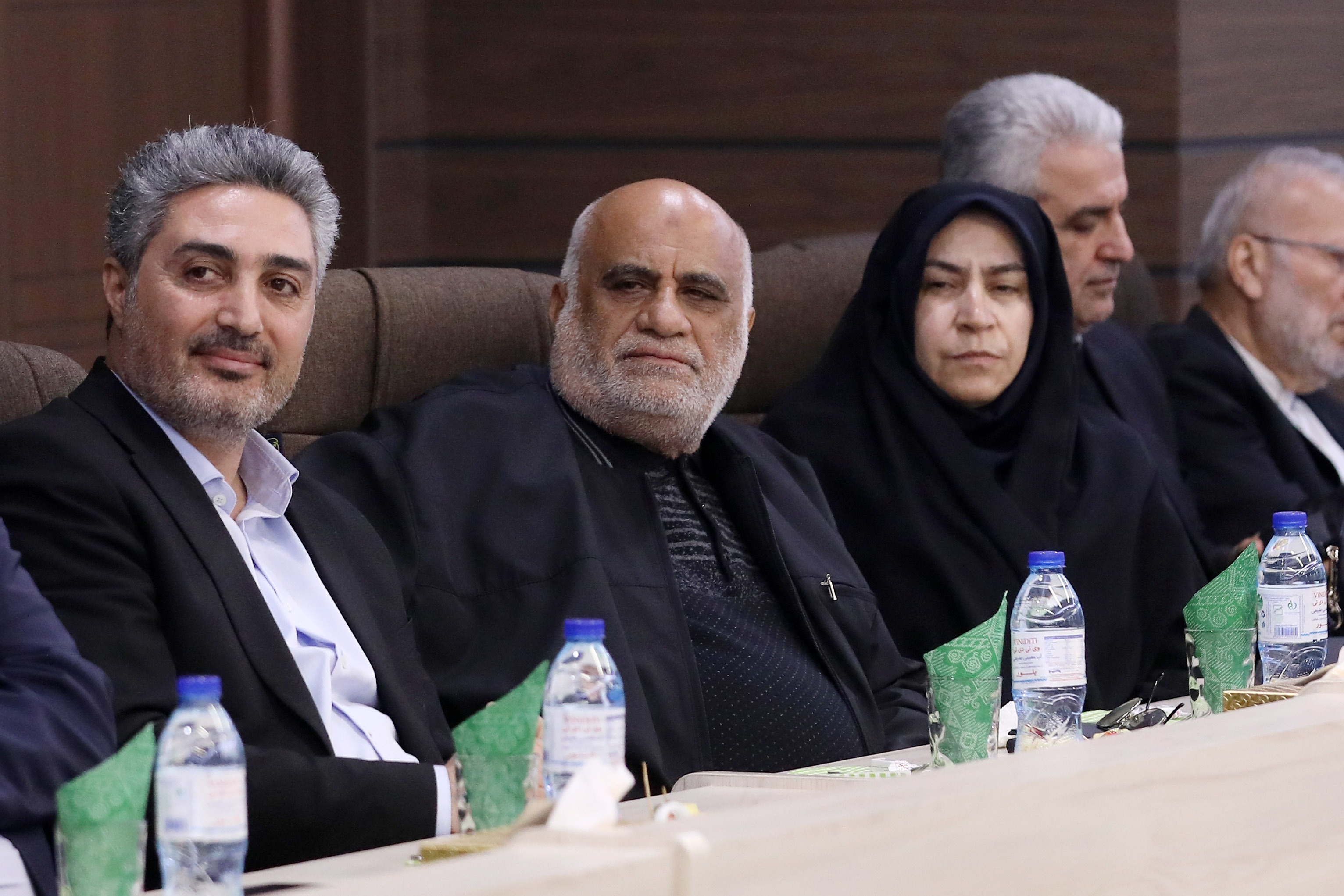 نشست اعضای کمیسیون اقتصادی مجلس با مدیرعامل و مدیران ارشد بانک صادرات ایران برگزار شد/ تقدیر نمایندگان مجلس از روند اصلاحات و ارتقای خدمات در بانک صادرات ایران