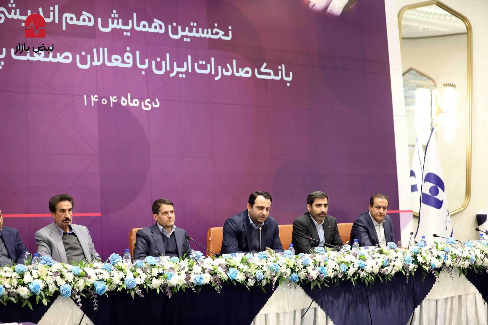 محسن سیفی: بانک صادرات ایران بهدنبال تعامل راهبردی و پایدار با صنعت پتروشیمی است محسن سیفی: بانک صادرات ایران بهدنبال تعامل راهبردی و پایدار با صنعت پتروشیمی است