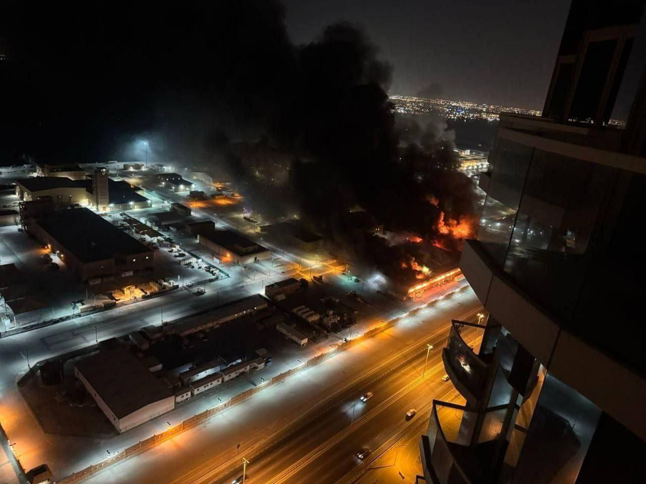 تأسیسات نظامی آمریکا در بحرین در آتش موشک‌ها و پهپادهای ایرانی می‌سوزد