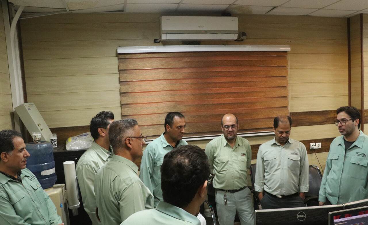 حضور مدیرعامل فولاد هرمزگان در نواحی مختلف سایت در روز‌های جنگ؛ چراغ تولید را با همدلی روشن نگاه می‌داریم