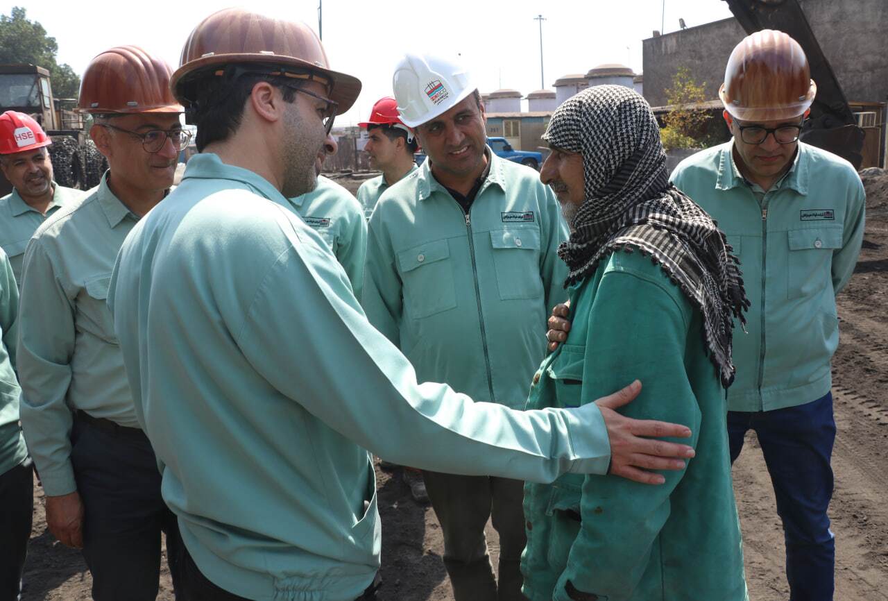 حضور مدیرعامل فولاد هرمزگان در نواحی مختلف سایت در روز‌های جنگ؛ چراغ تولید را با همدلی روشن نگاه می‌داریم