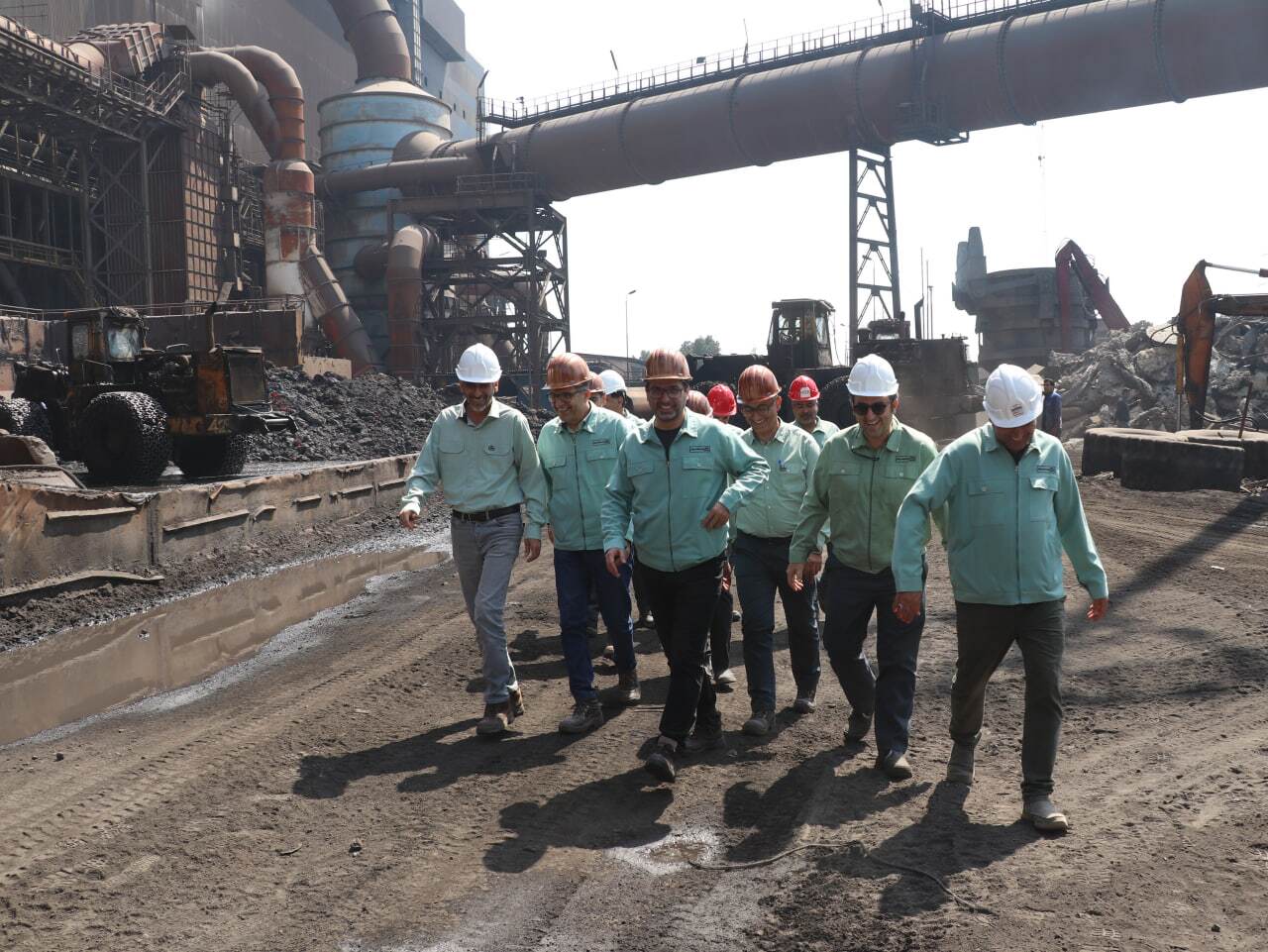 حضور مدیرعامل فولاد هرمزگان در نواحی مختلف سایت در روز‌های جنگ؛ چراغ تولید را با همدلی روشن نگاه می‌داریم