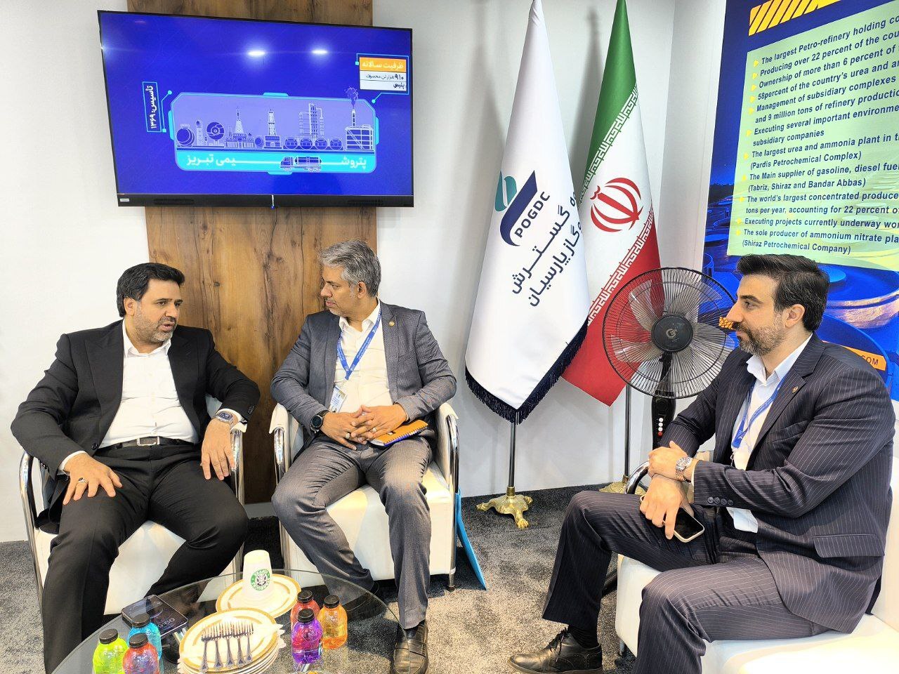 دیدار مدیران مرکز تجاری ایران در عمان با مدیرعامل پتروشیمی تبریز در حاشیه نمایشگاه ایران‌اکسپو