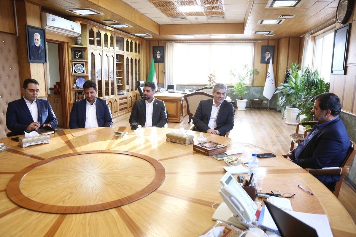 استاندار قم: گسترش خدمات قرض‌الحسنه اقتصاد مردمی را تقویت می‌کند