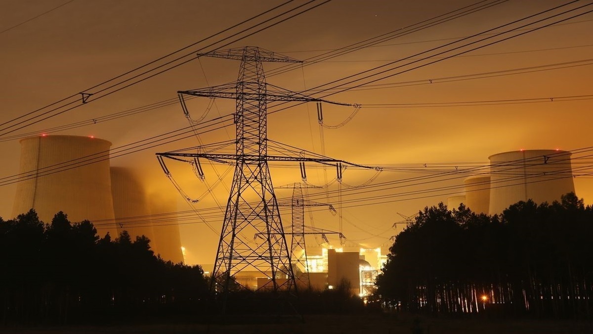 تابستان سخت از راه رسید / قطعی مکرر آب و برق در ورامین