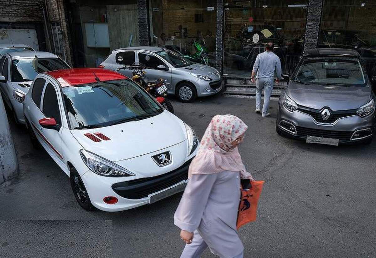 محدودیت‌های فروش برای خودرو‌های وارداتی برداشته شد/ حواله‌فروشی در بازار خودرو قانونی شد؟