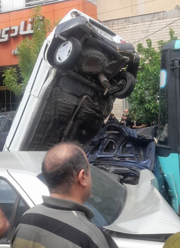 اتوبوس شهری ترمز برید چند ماشین را له کرد!