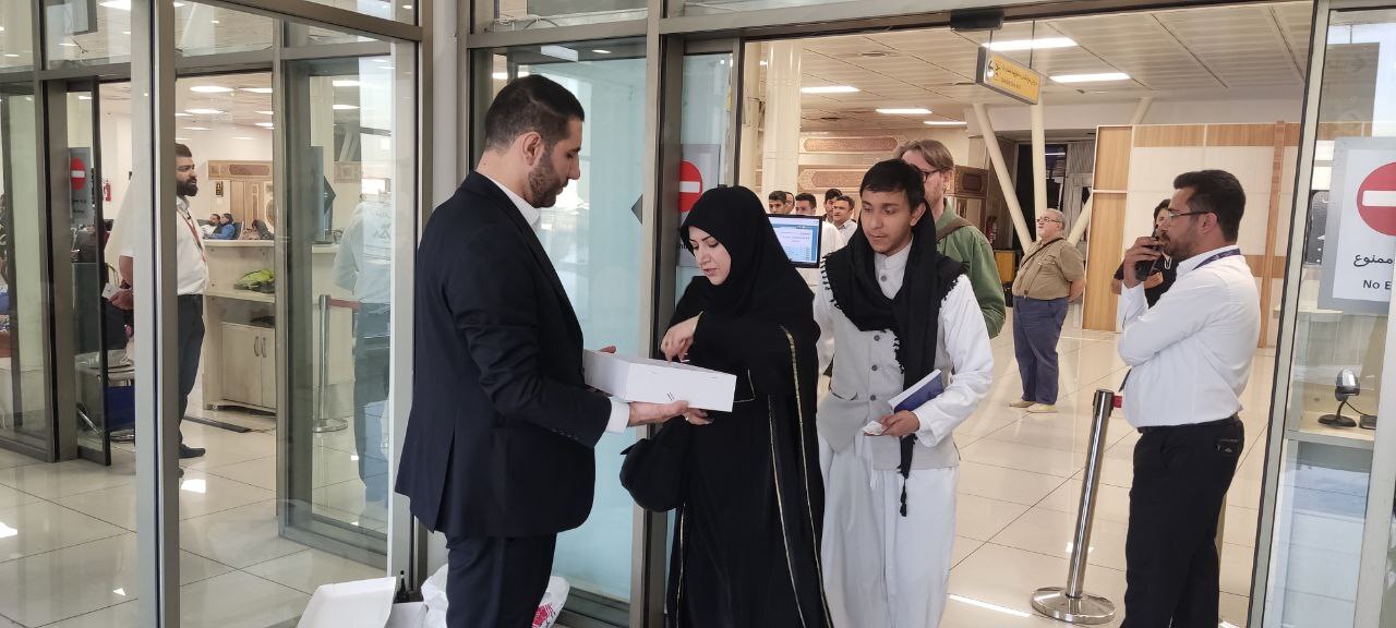 گزارش تصویری / استقبال و پذیرایی از مسافران پرواز‌های تهران – مشهد هواپیمایی چابهار به مناسبت میلاد امام رضا و دهه کرامت