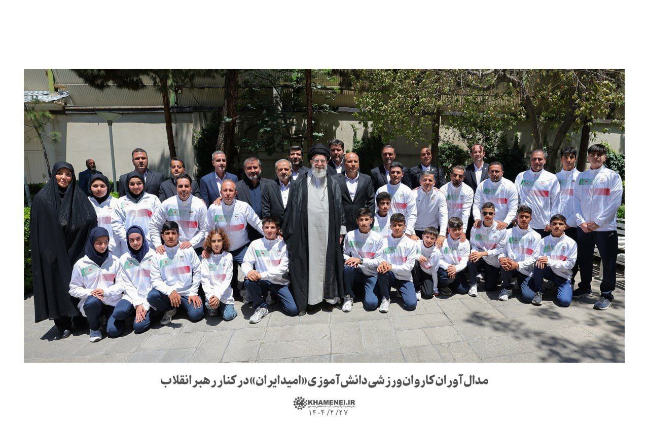 عکس یادگاری مدال آوران کاروان ورزشی