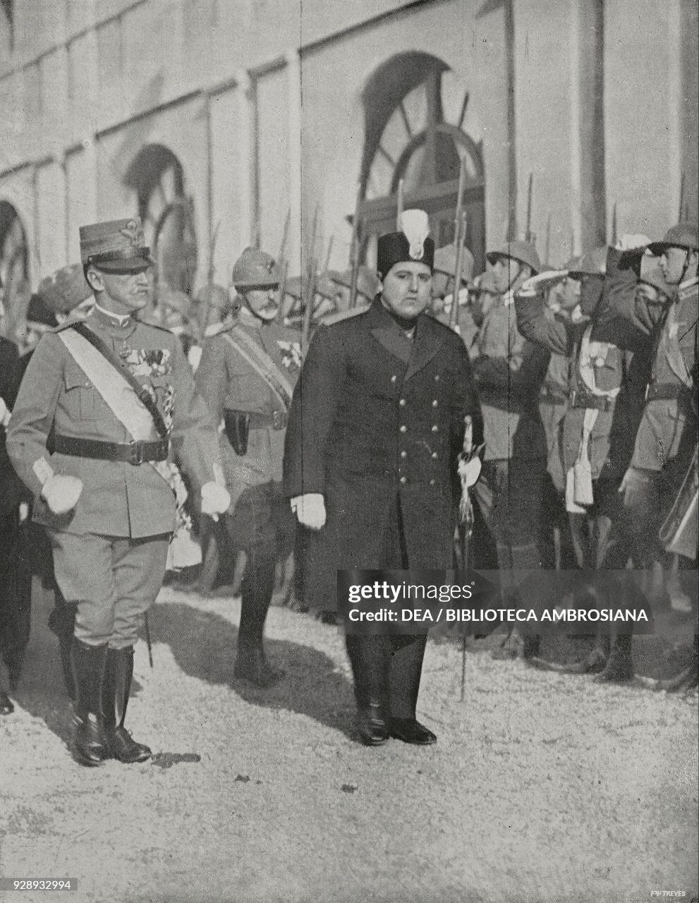 احمدشاه قاجار و پادشاه ایتالیا در حال بازدید از نیروها + عکس