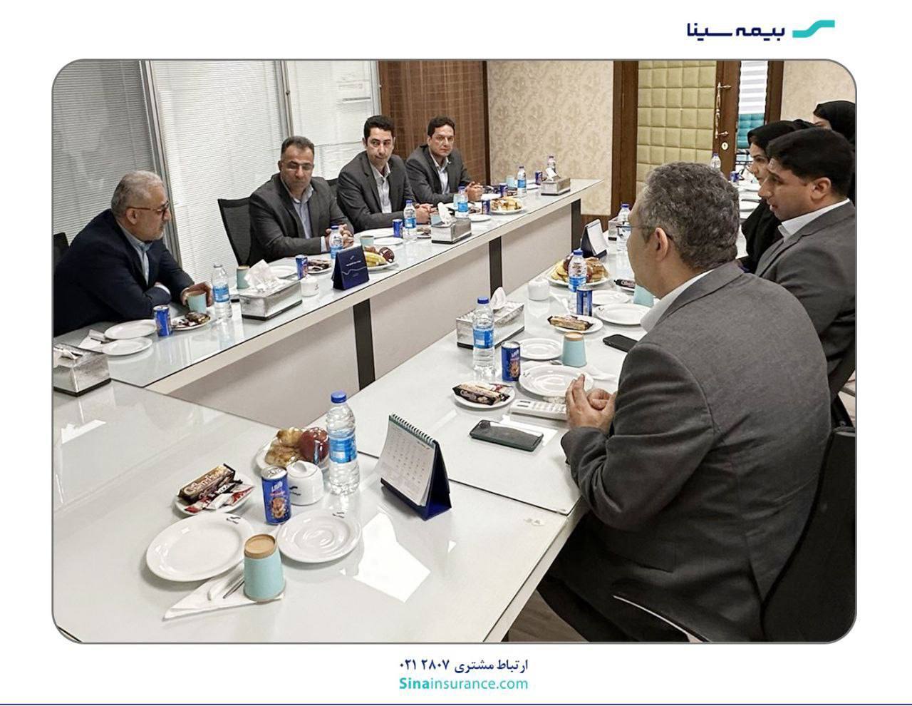 حضور مدیرعامل بیمه سینا در بندرعباس حضور مدیرعامل بیمه سینا در بندرعباس