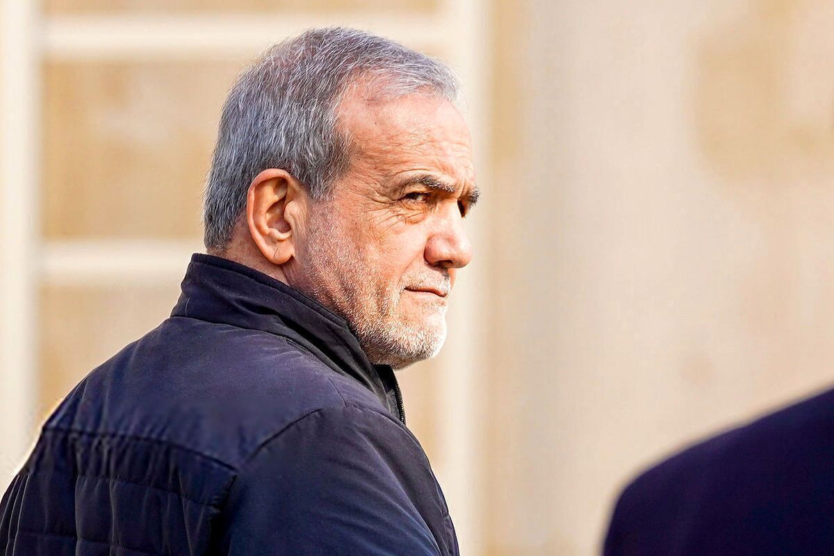 عکس/ پزشکیان در تبریز دست به تیغ شد