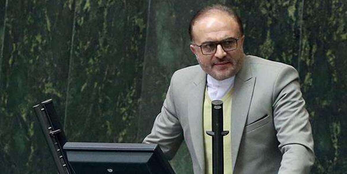 کسی که در رأس وزارت اقتصاد قرار می‌گیرد باید اشراف نظری و عملی داشته باشد