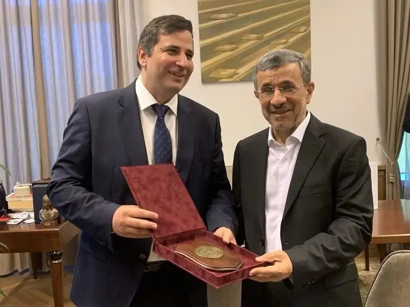 هدیه محمود احمدی‌نژاد