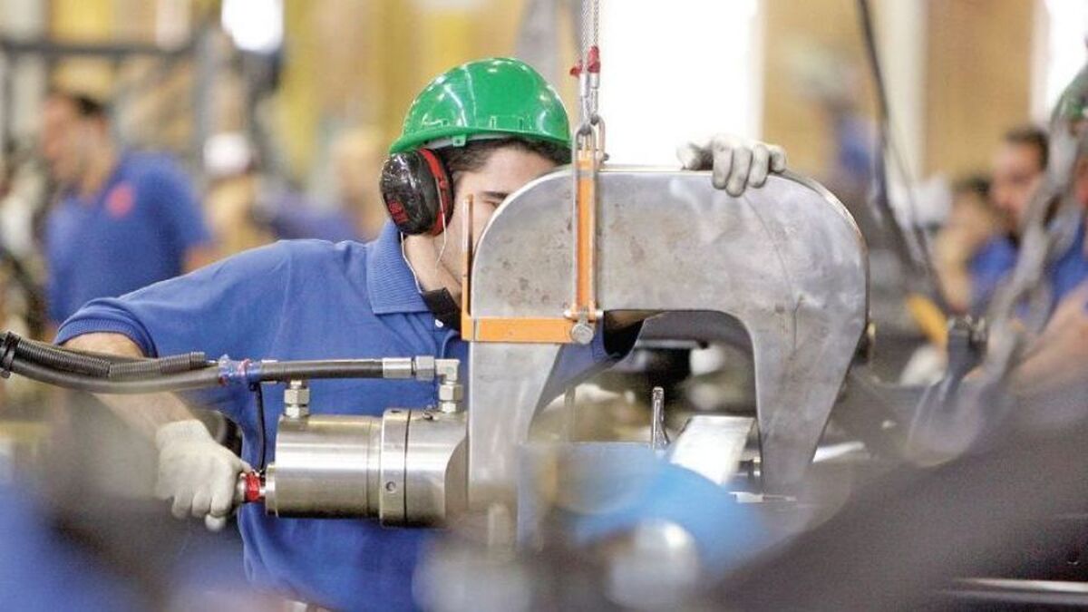 اینفوگرافی/ تفاوت عجیب آمار بانک مرکزی با مرکز آمار در تولید ناخالص داخلی