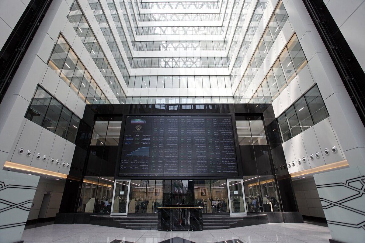 بورس قرمز شد / شاخص کل چند واحد ریخت؟