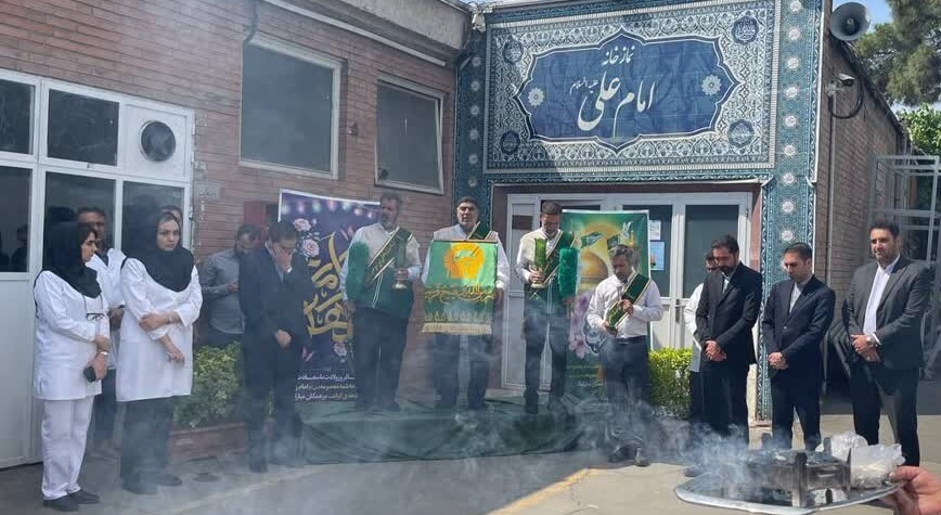 مراسم استقبال از خادمیاران رضوی و پرچم متبرک حرم امام رضا در شرکت داروسازی اسوه مراسم استقبال از خادمیاران رضوی و پرچم متبرک حرم امام رضا در شرکت داروسازی اسوه